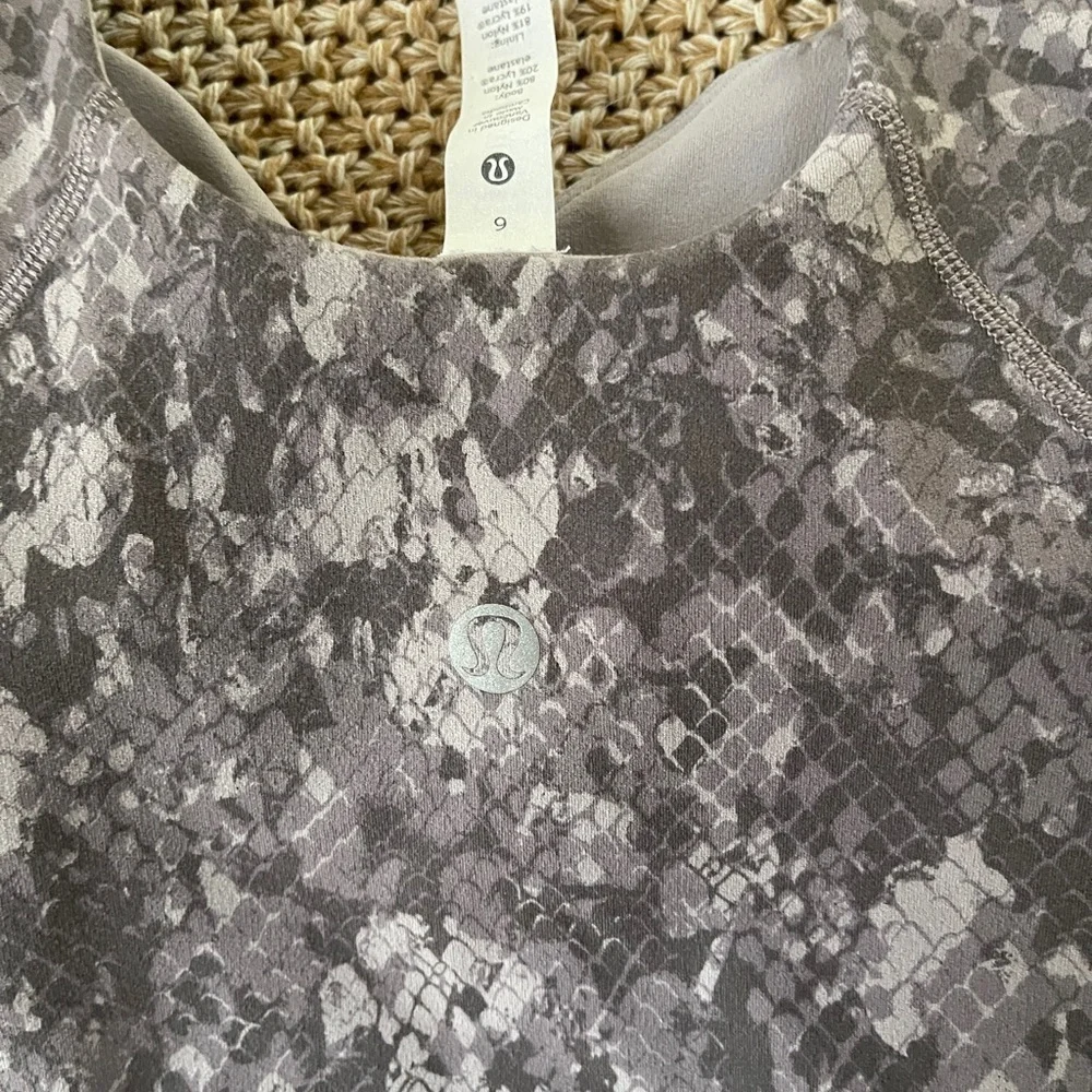 LULULEMON align tank top snack Patterned Sports Bra purple grey size 6